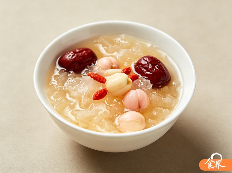 银耳莲子羹（少糖版）